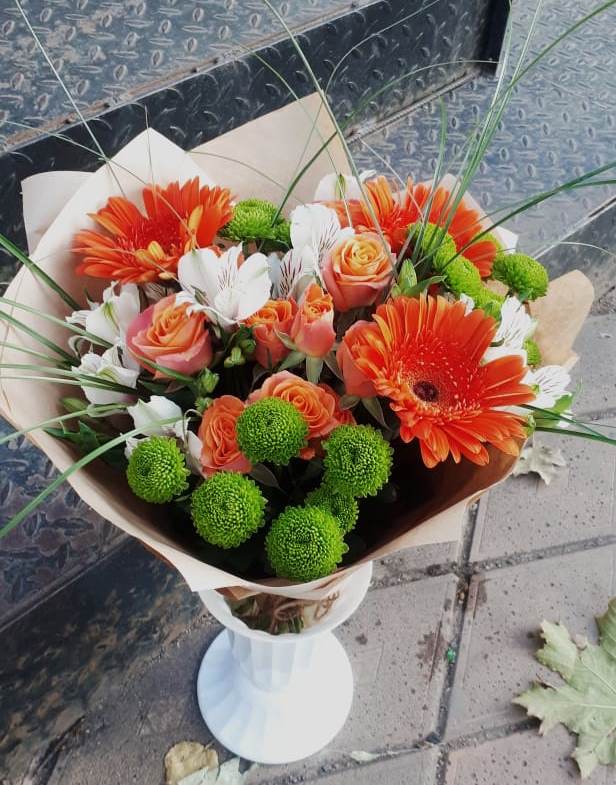 Букет цветов из: Герберы, Хризантемы, Альстромерии и Розы в Томари