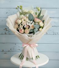 Букет цветов из:  Розы и Лизиантусы в Томари