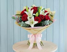 Букет цветов из:  Лилии и Розы в Томари