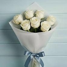 Букет 7 Белых роз Эдлесс Лав в Томари