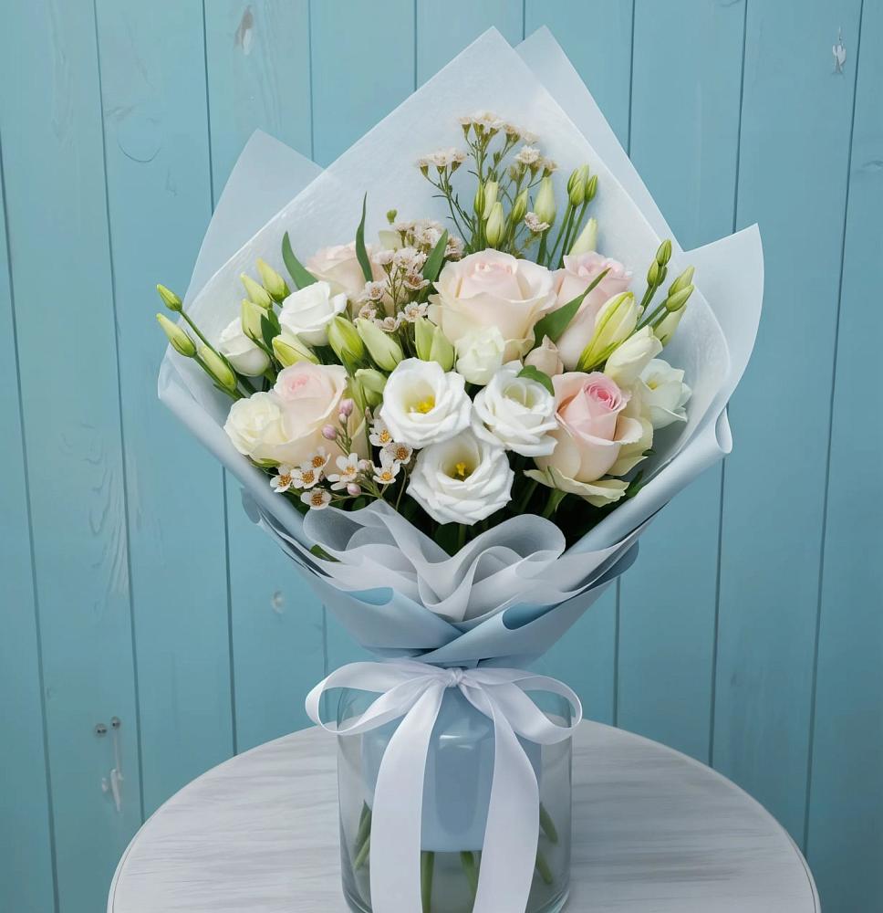 Букет цветов из: Розы и Лизиантусы в Томари