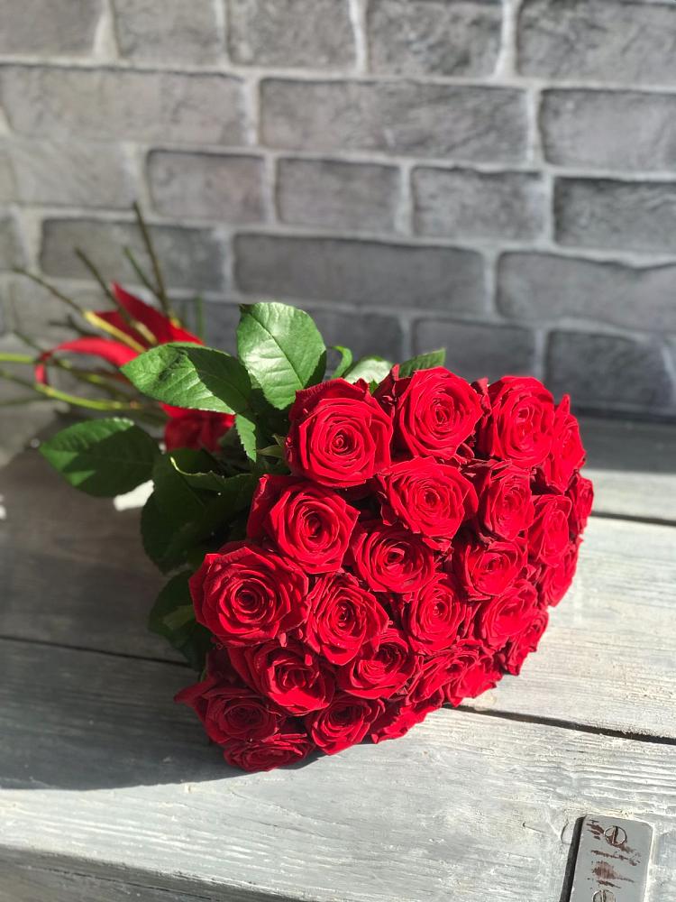 Букет Красные розы Фридом в Томари