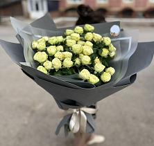 Букет Белые кустовые розы Солинеро в Томари