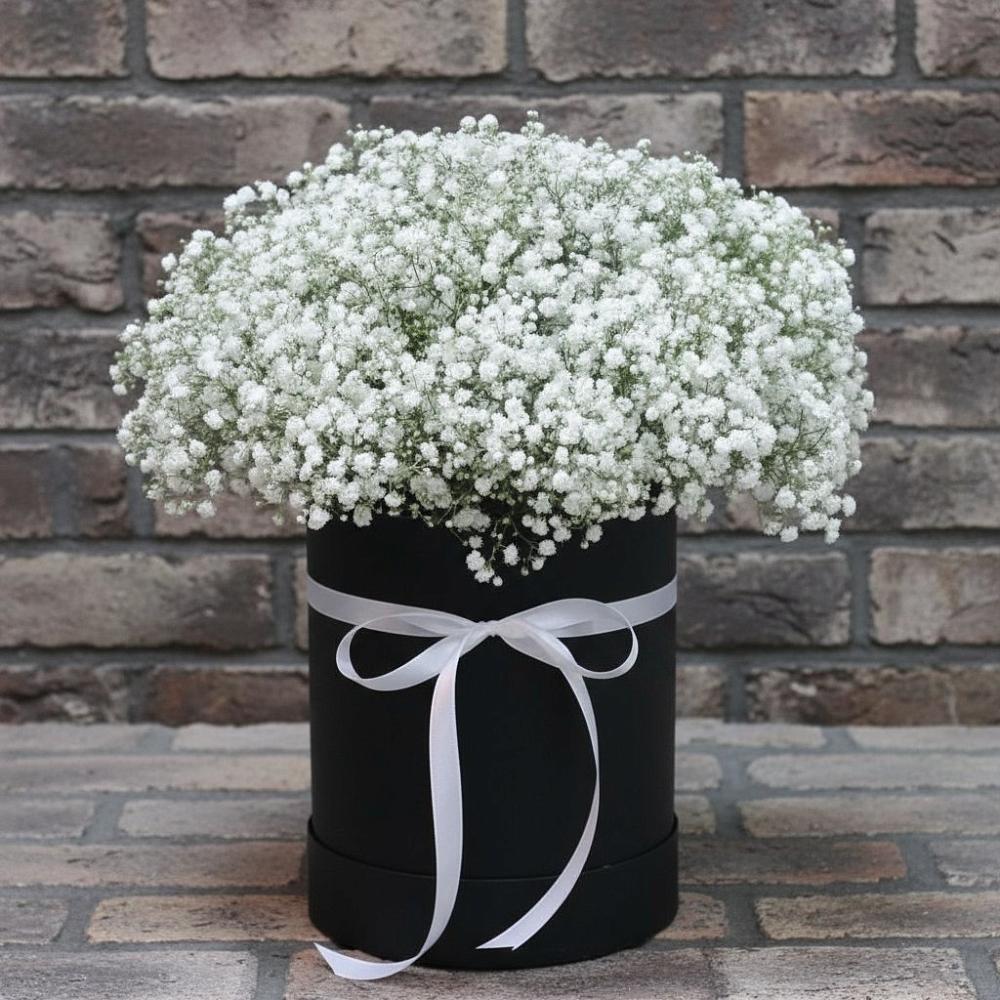 Цветочная композиция из Гипсофила в шляпной коробке в Томари