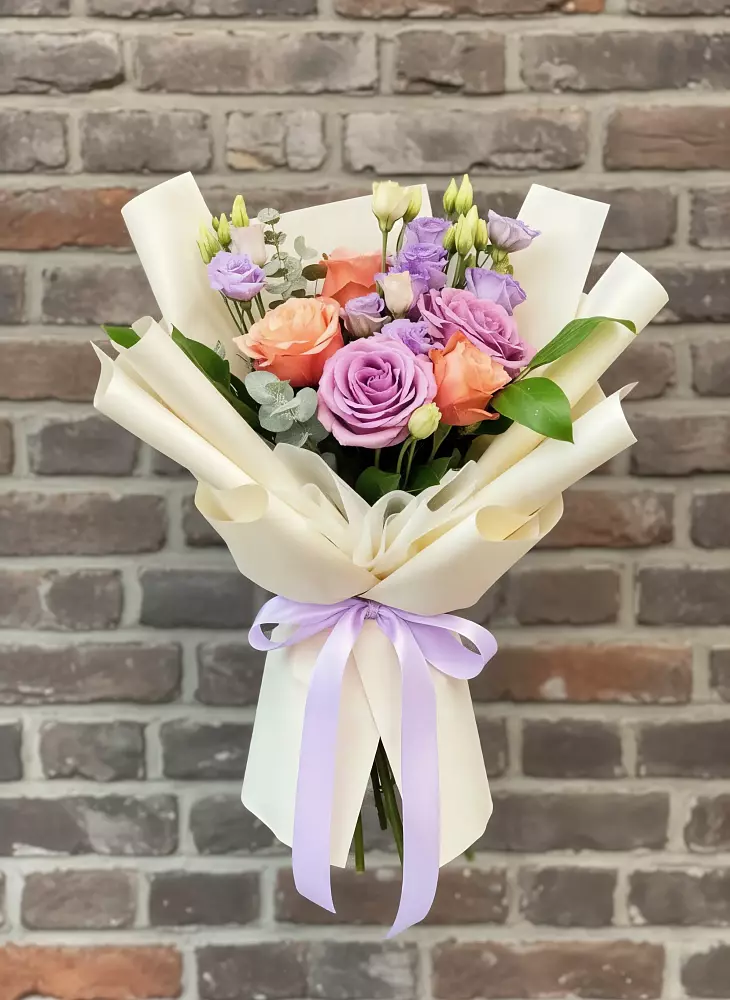 Букет цветов из: Лизиантусы и Розы в Томари