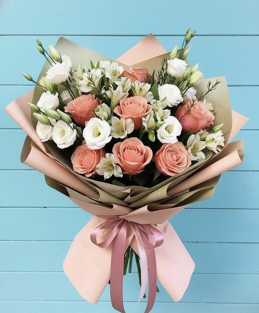 Букет цветов из: Розы, Альстромерии и Лизиантусы в Томари