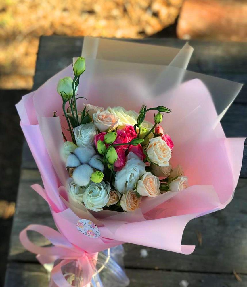 Букет цветов из: Розы и Лизиантусы в Томари