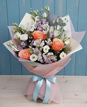 Букет цветов из:  Лизиантусы, Розы, Альстромерии и Гипсофила в Томари