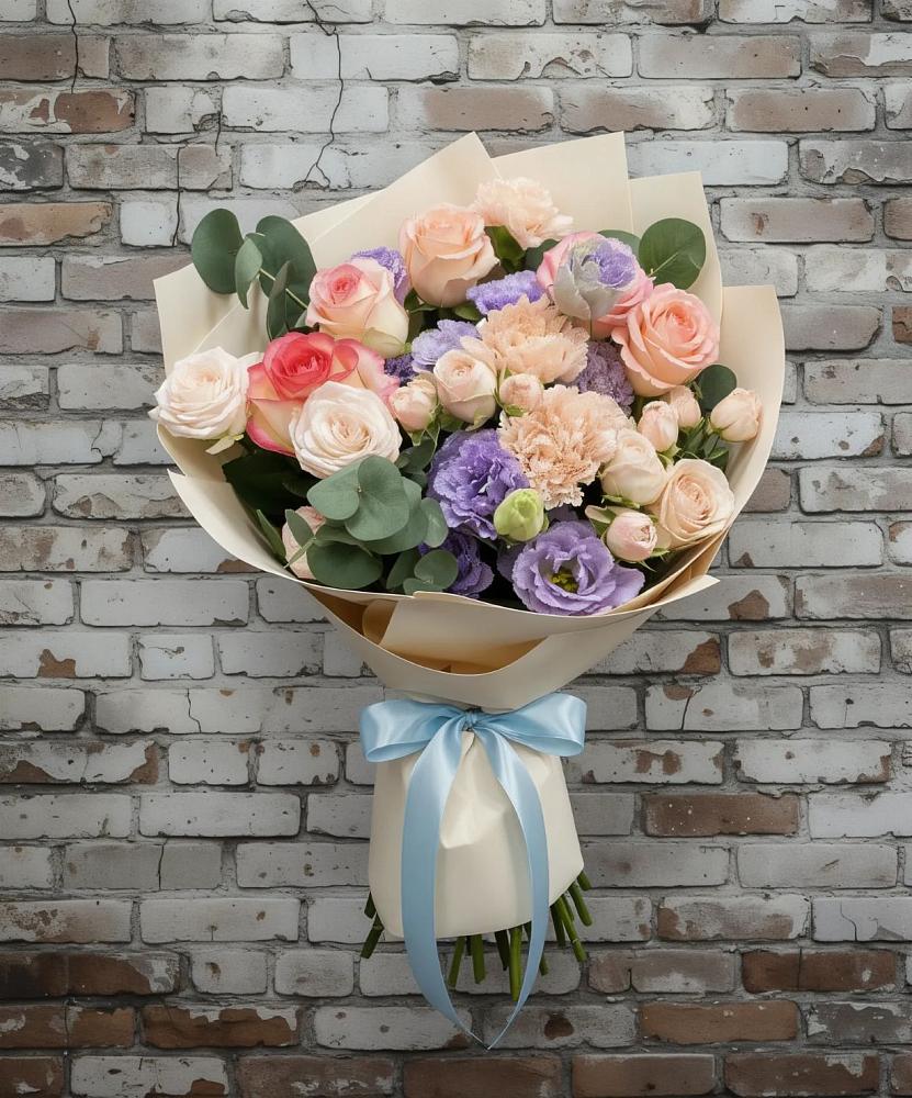 Букет цветов из: Розы, Лизиантусы и Гвоздики в Томари