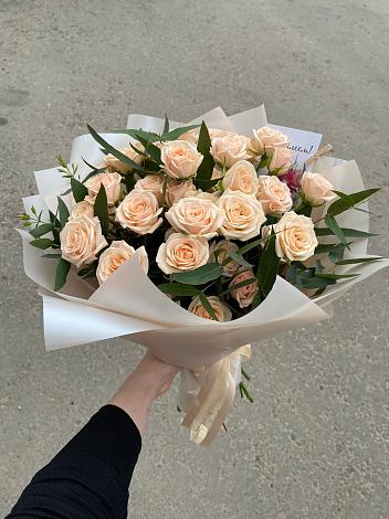 Букет Кремовые розы Латте в Томари