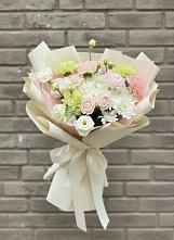 Букет цветов из:  Гвоздики, Розы, Лизиантусы и Хризантемы в Томари