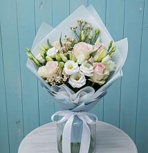 Букет цветов из:  Розы и Лизиантусы в Томари