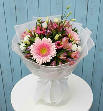 Букет цветов из:  Герберы, Альстромерии и Лизиантусы #REPLACE_PRED# Томари