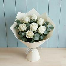 Букет Белые розы в Эвкалипте в Томари
