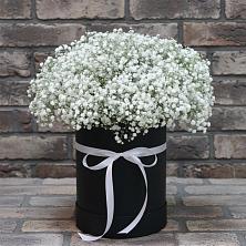 Цветочная композиция из Гипсофила в шляпной коробке в Томари