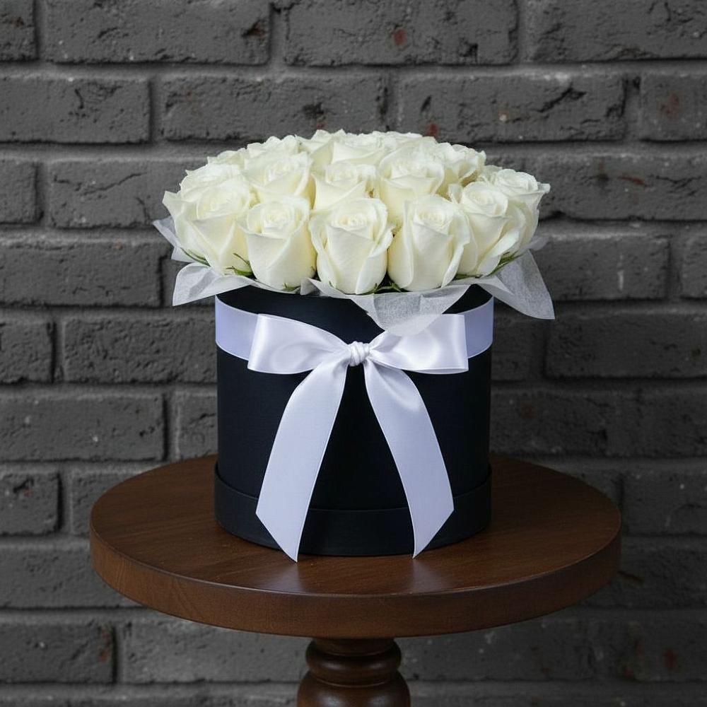 Цветочная композиция из Розы в шляпной коробке в Томари