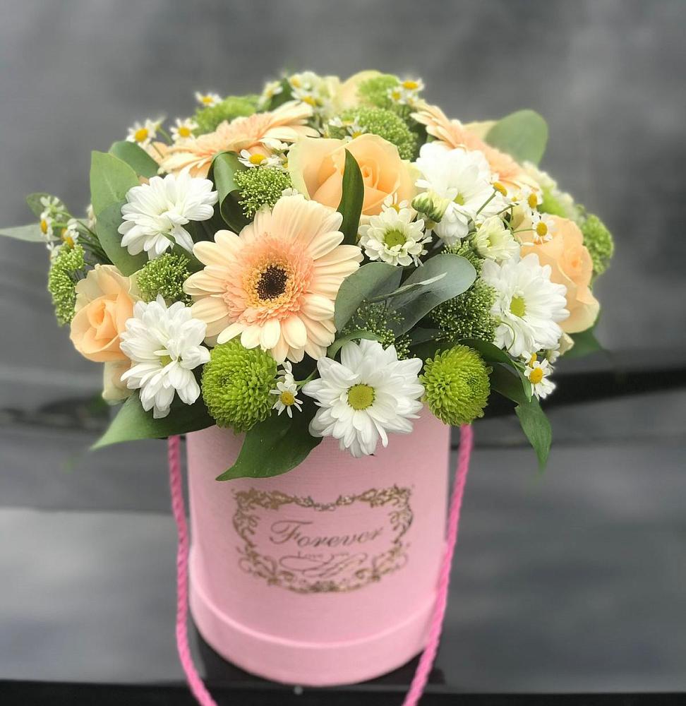 Цветочная композиция из Розы, Герберы и Хризантемы в шляпной коробке в Томари