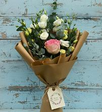 Букет цветов из:  Розы и Лизиантусы в Томари