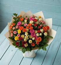 Букет Микс из разноцветных кустовых роз в Томари