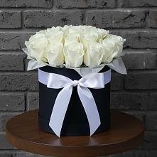 Цветочная композиция из Розы в шляпной коробке в Томари